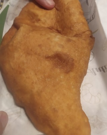 Panzerotto fritto con acciughe e capperi