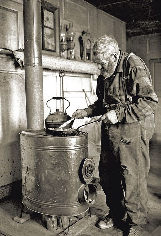 blacknwhiteoldmancookingvermont.jpg