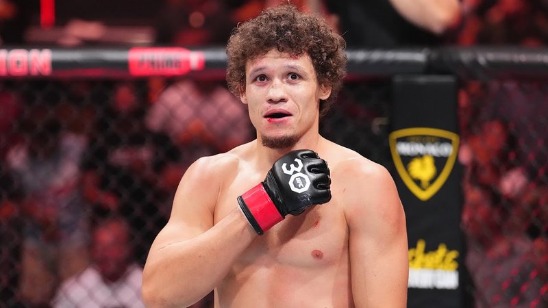 Крис Къртис срещу Роман Копилов на UFC Fight Night 250