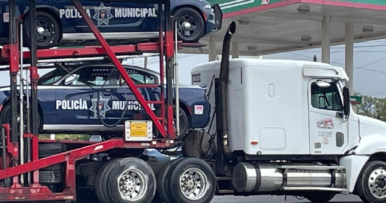 Roban un tráiler con patrullas, rateros se llevan 11 unidades más el tráiler