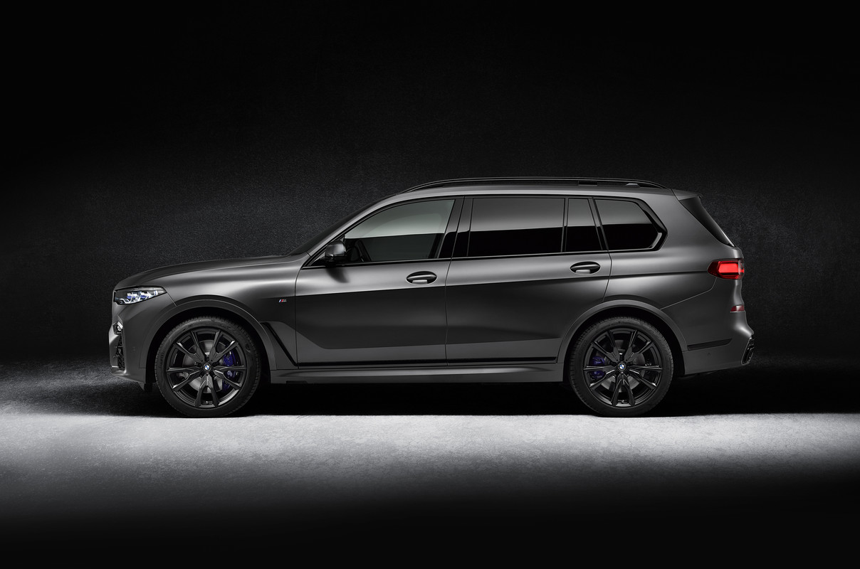 P90386170_highRes_bmw-x7-edition-dark-