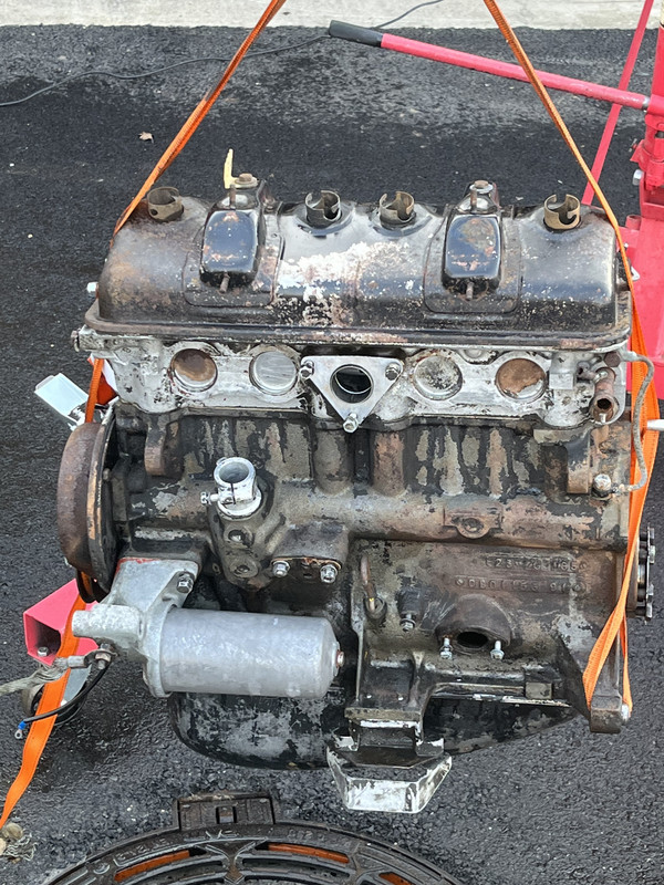 8D4B27B0-A53D-445A-880F-F6ABBD5A4BD5