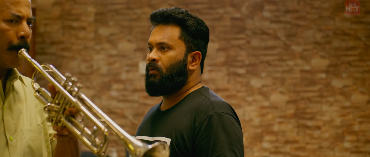 Khali Purse of Billionaires 2023 WebRip [Tamil + Malayalam] 480p 720p ESub Screenshot