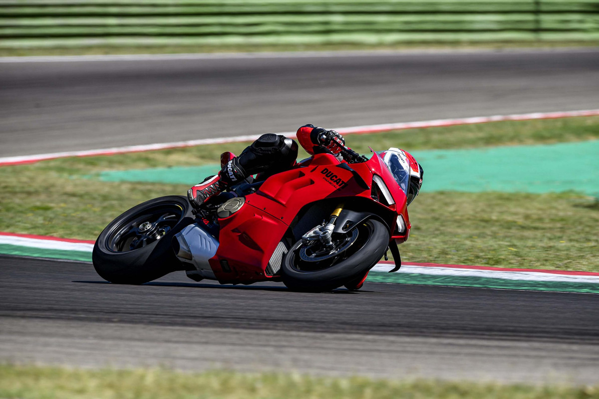 Фотографии Ducati Panigale V4 2022