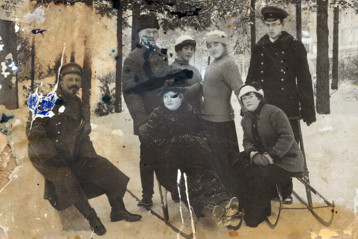 Кондопога_Александр(121),Маш,Зин,Георг стоят,Анна Дмит(739),Людм с мужем