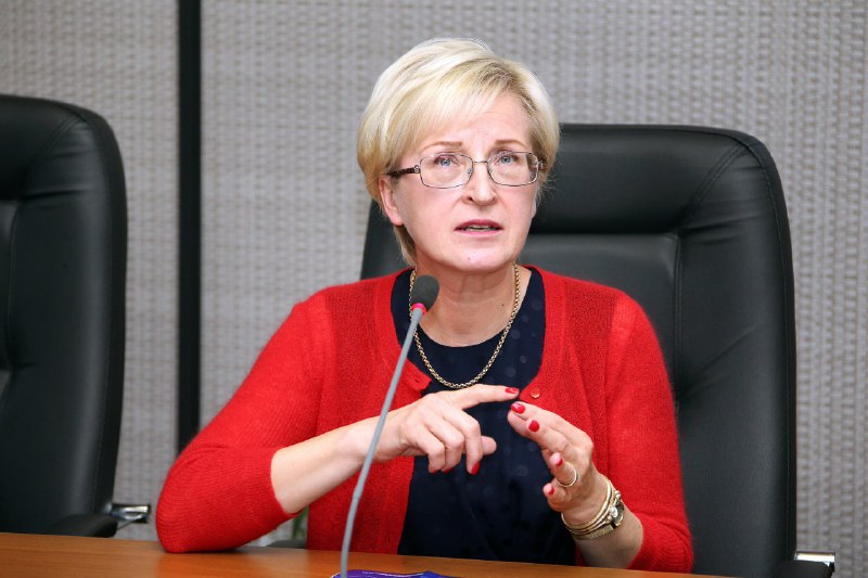 28 Пирет Тиббо-Хаджинс на пресс-конференции. Фто М. Батдалова