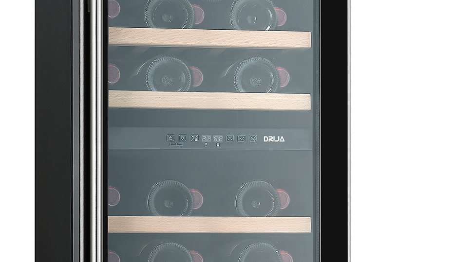 Vinera Drija Chiaretto 31, de diseño empotrable con puerta de cristal.