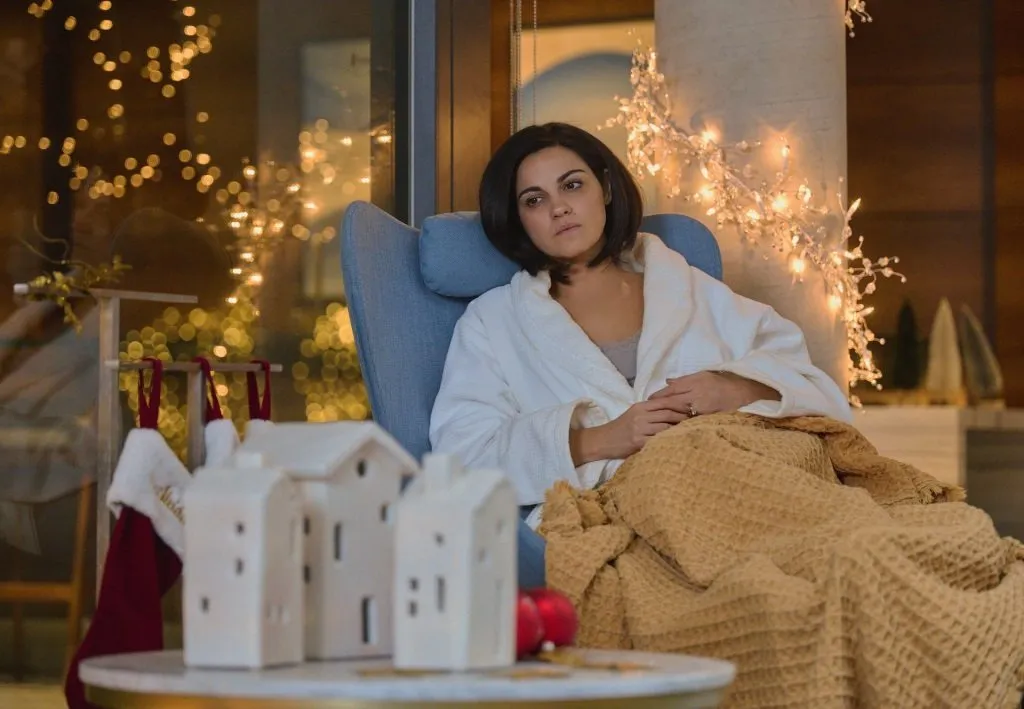 Maite Perroni sufre peligrosa lesión haciendo Pole dance