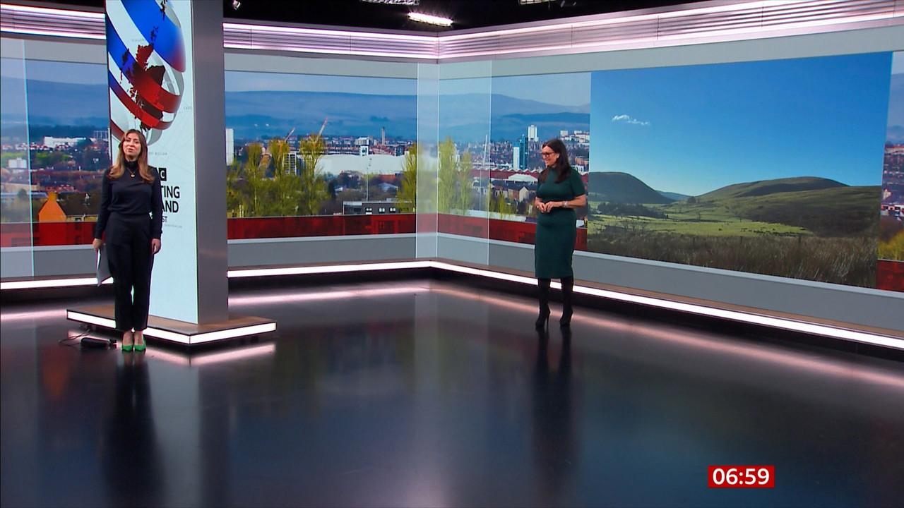 12.13 - 06.00.01 - Breakfast. The latest news, sport, business and we....ts_snapshot_09.38.044