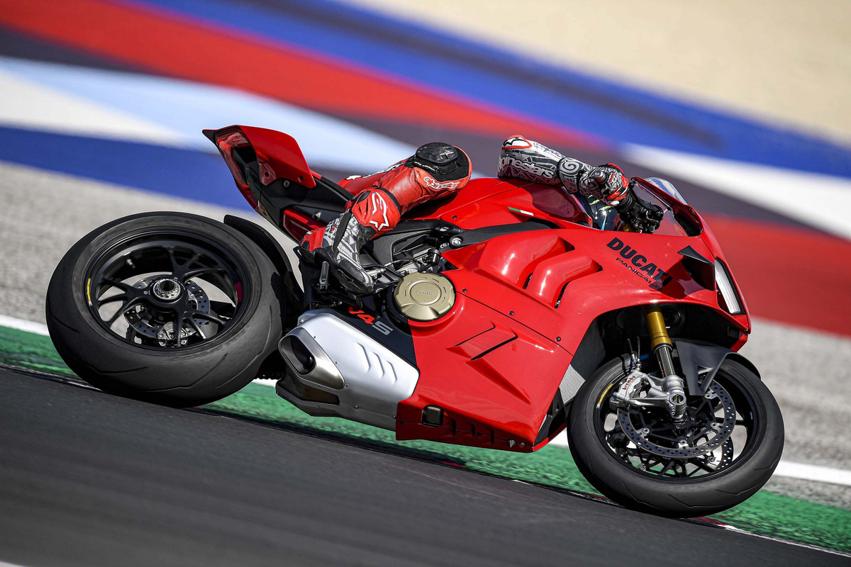Фотографии Ducati Panigale V4 2022