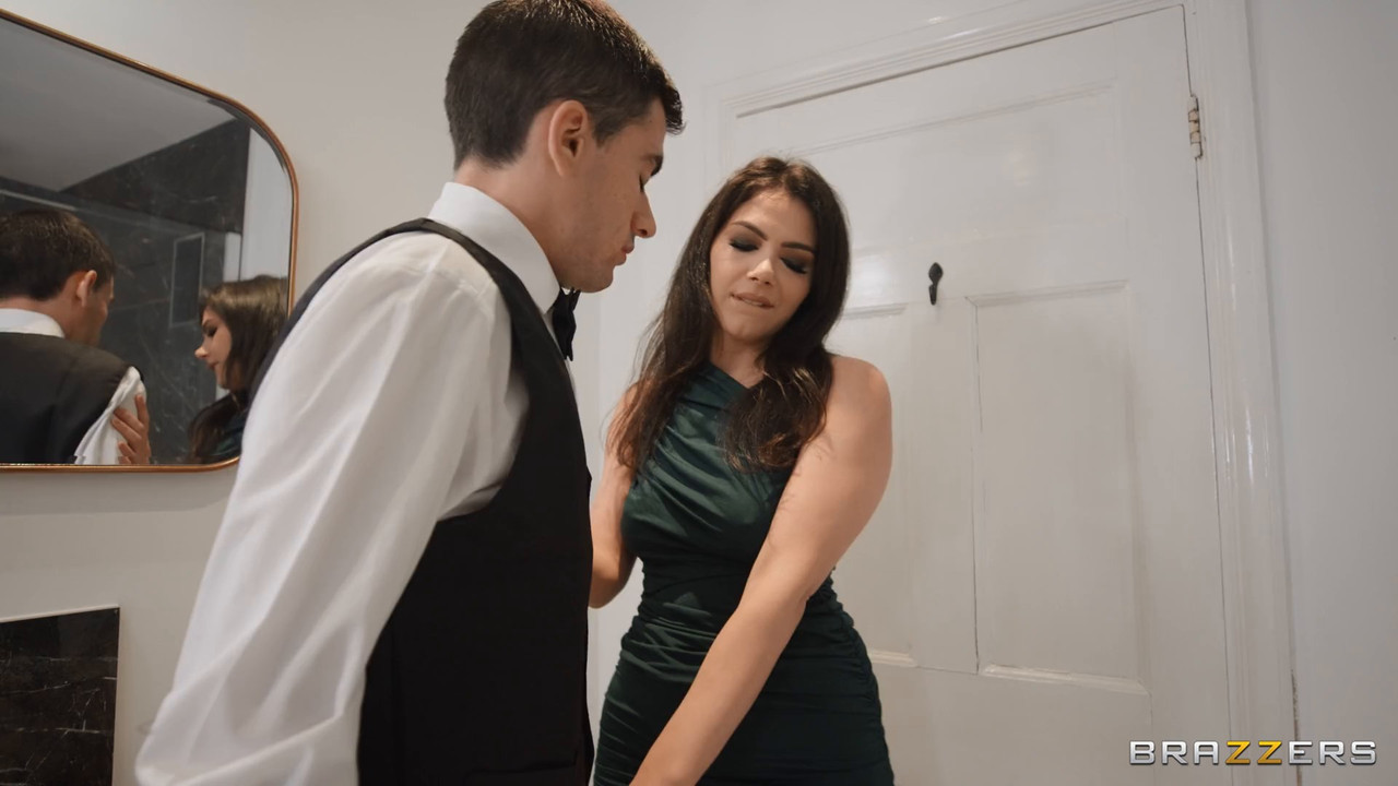 Valentina Nappi - Two Cocks For Valentina - BRAZZERS.mp4.0001