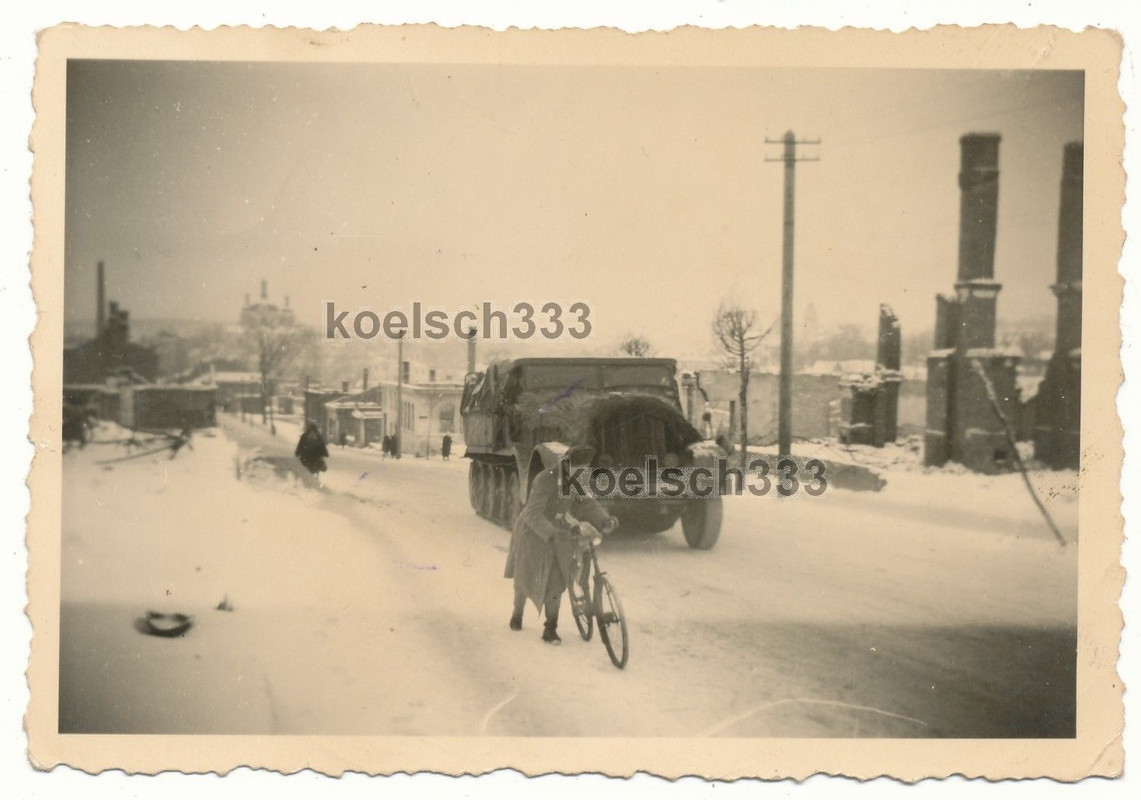Foto Panzer Halbkette mit notdürftigem Kälteschu
