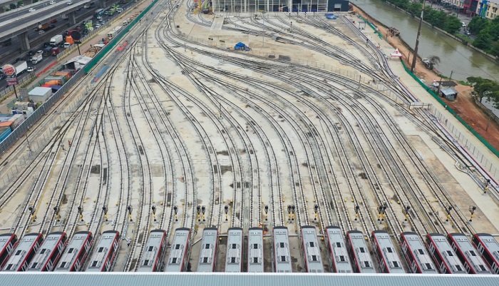 PT Kereta Api Indonesia (Persero) menyiapkan kelengkapan Depo LRT Jabodebek untuk kepentingan menyimpan, memeriksa, merawat, serta memperbaiki sarana LRT beserta komponen pendukungnya.