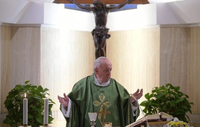 Il Papa: Scivolare nella mondanità è deviare il cuore da Dio dans Commenti al Vangelo Papa-Francesco