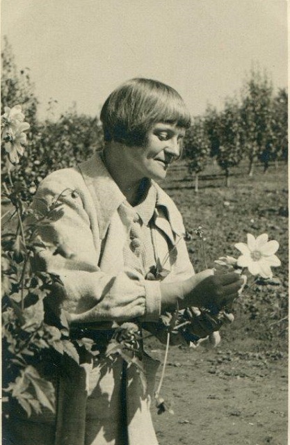 1-Maria-Dabrowska-fot-Marian-Loreth-Zaleszczyki-17-wrzesnia-1937-roku-Muzeum-Literatury-imienia-Ad