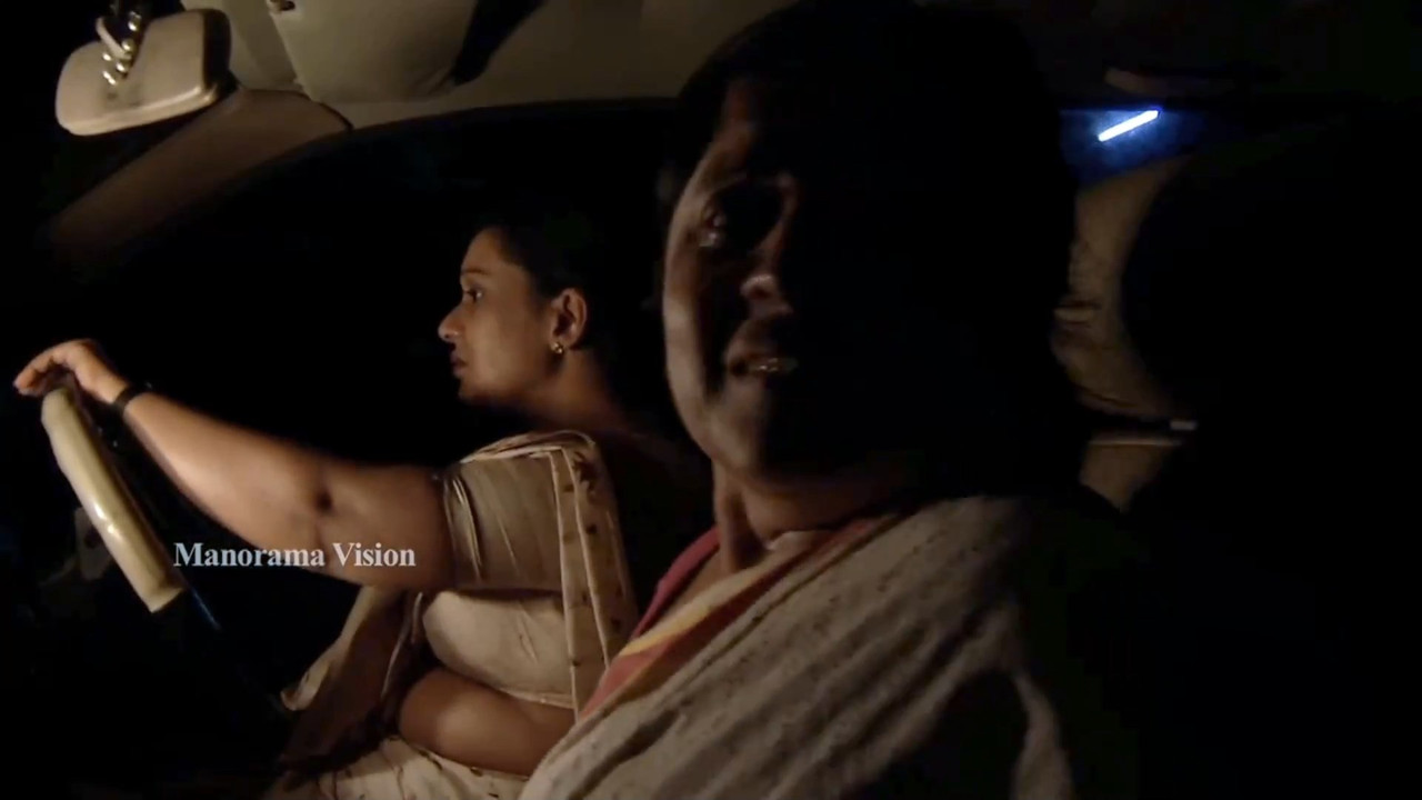 Mala Parvathi hot boobs.mkv_snapshot_00.20.301