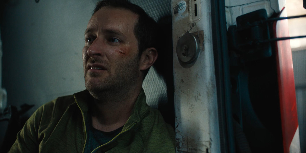 Carry-On 2024 WebRip [Hindi + Tamil + Telugu + English] 480p, 720p, 1080p ESub Screenshot