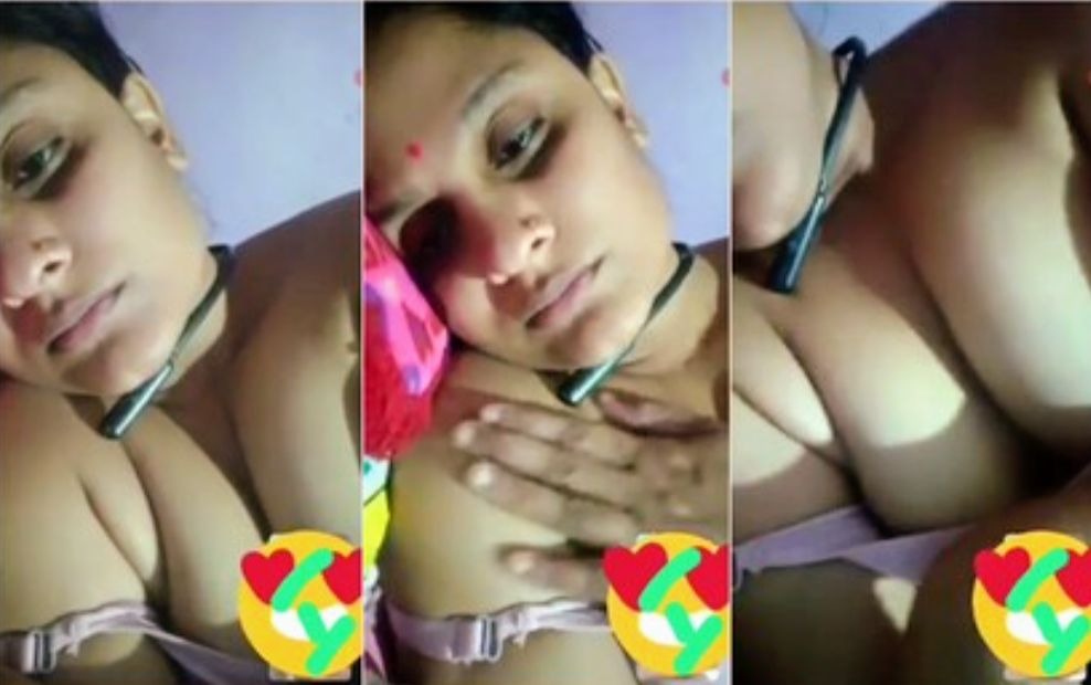 Desi Hot bhabhi showing her boobs on vc nipples Closeup