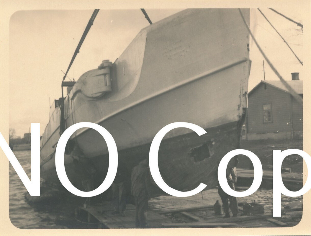 Foto WK II 5 Schnellboot Flottillie - Torpedoboot im Dock in Kiel 1944 X36 (1)