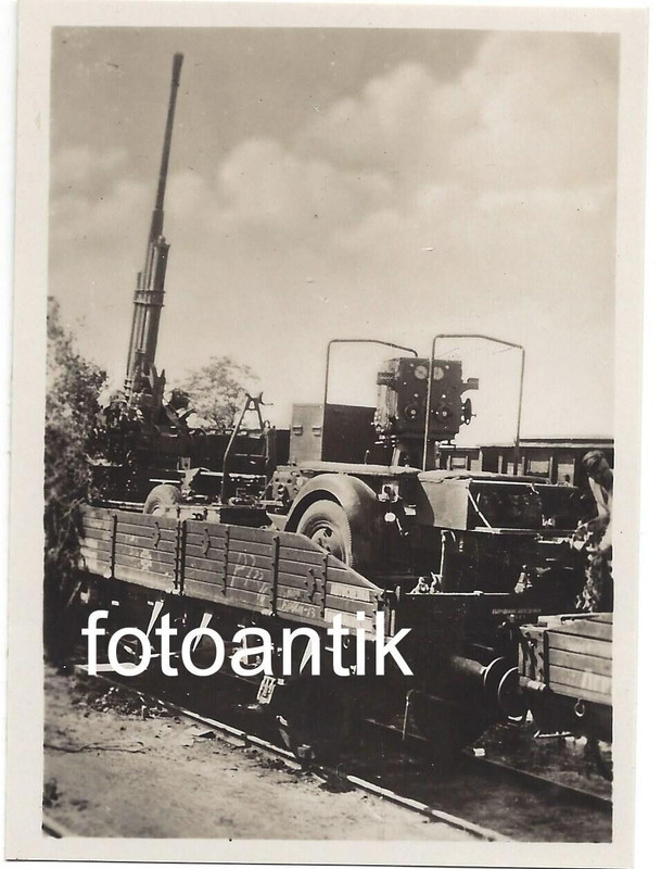 Ostfront Gebirgsjäger russischer Beute Zug mit Geschütz und Fahrzeuge