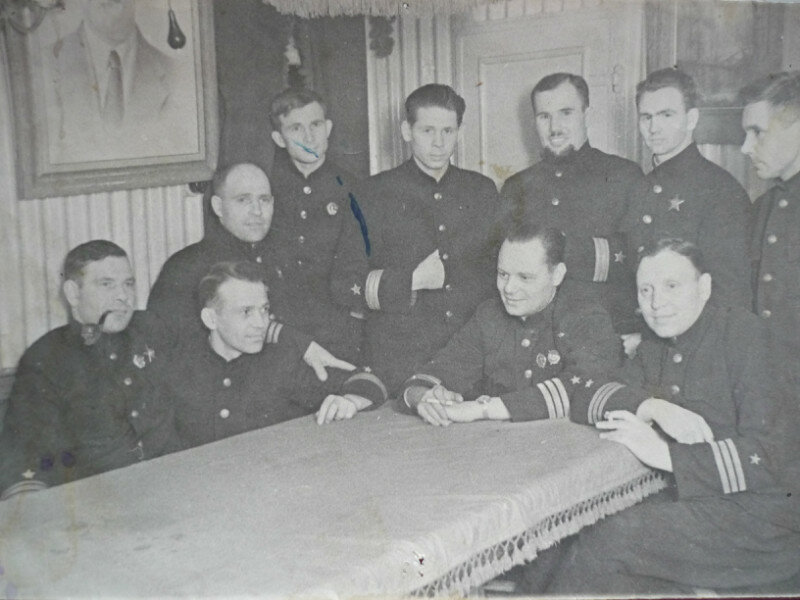 Б12-9-СН Ф.И. Иванцов Щ-323, командир Щ-318 капитан 3 ранга В.К. Афанасьев, командир Щ-304 капитан 3