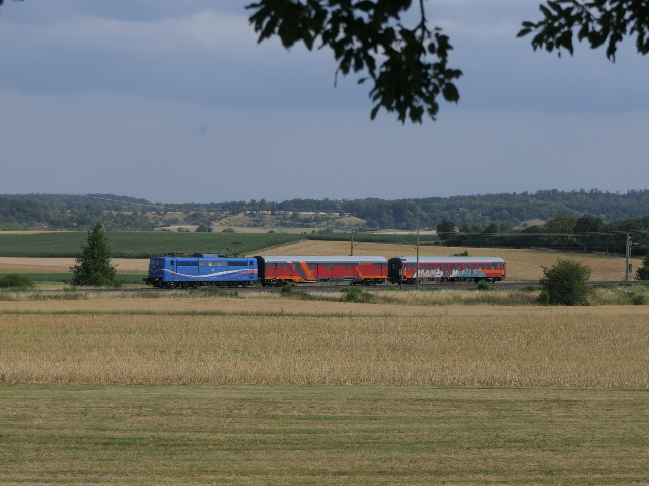 https://i.postimg.cc/d3f5Z0dL/P1410822-(-SRI-151-170-Kuppelwagen-nach-Nurnberg-Rbf-Gaugshausen-Km-41-8-).jpg