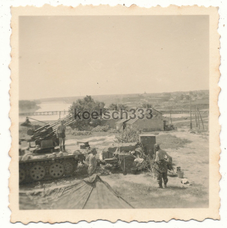Foto Vierlings Flak Panzer Halbkette mit Sd. Anhänger Brücken Si