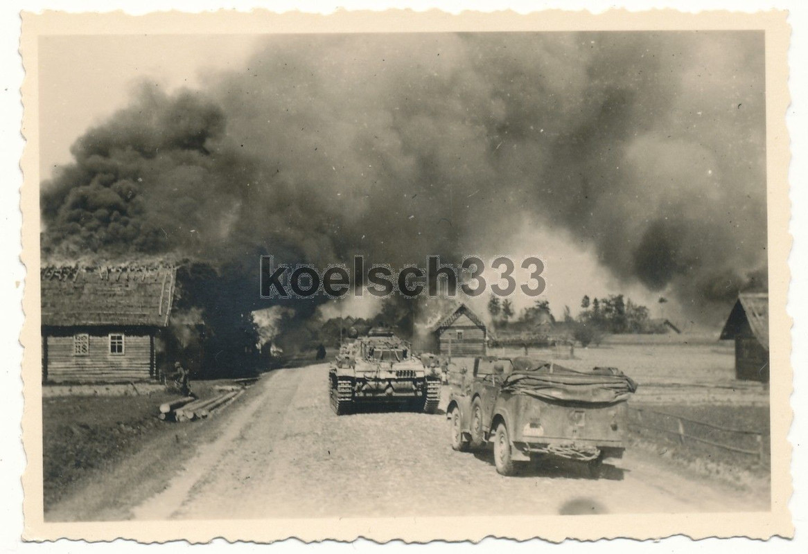 Panzer III PKW brennende Bauernhäuser Russland
