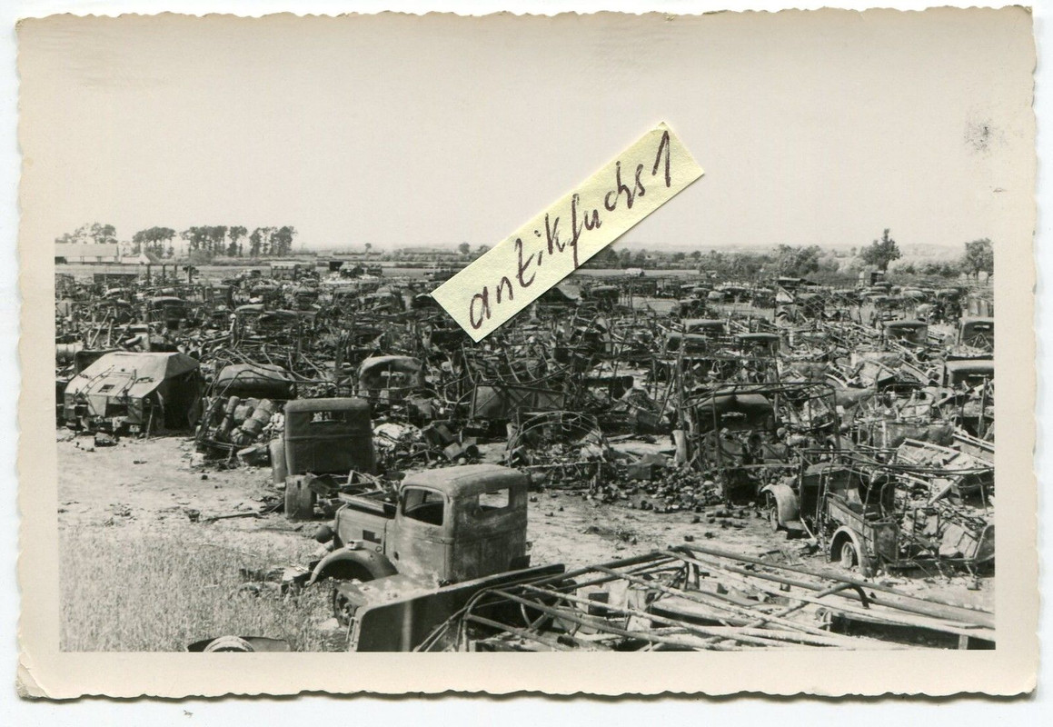 ausgebrannte Militär-LKW`s aus England bei Dünki