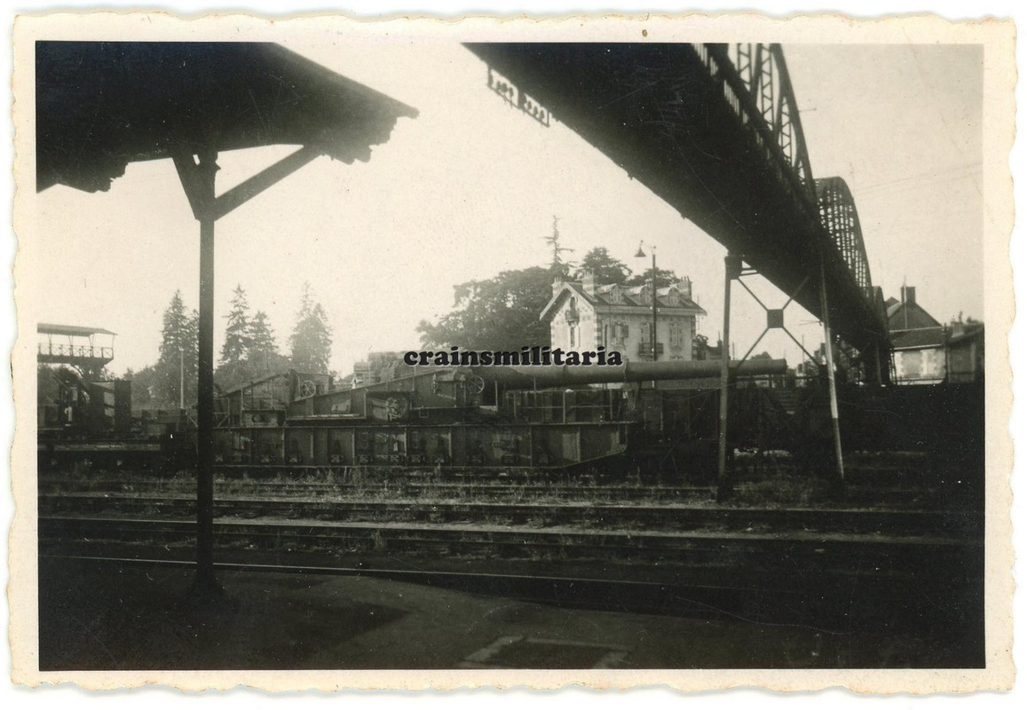 Orig. Foto franz. Beute Eisenbahngeschütz Artillerie am Bahnhof in Frankreich