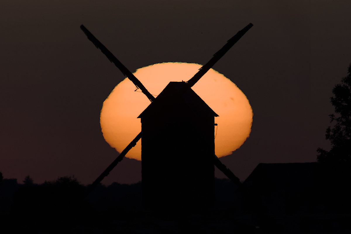 https://i.postimg.cc/d3prn26L/199-Grand-Moulin-de-Ouarville-p.jpg