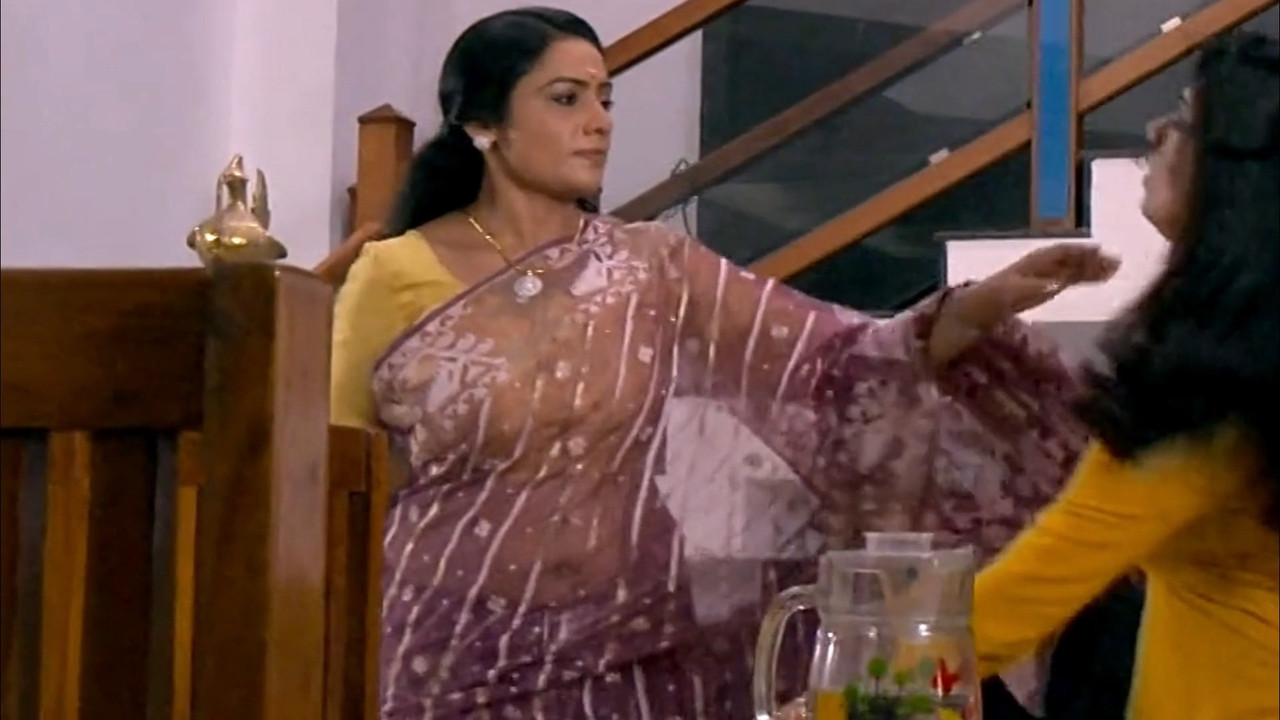 [Image: Meera-Vasudev-big-navel-in-transaprent-s...37-693.jpg]