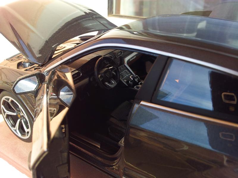 1:20 Bburago Lamborghini Urus