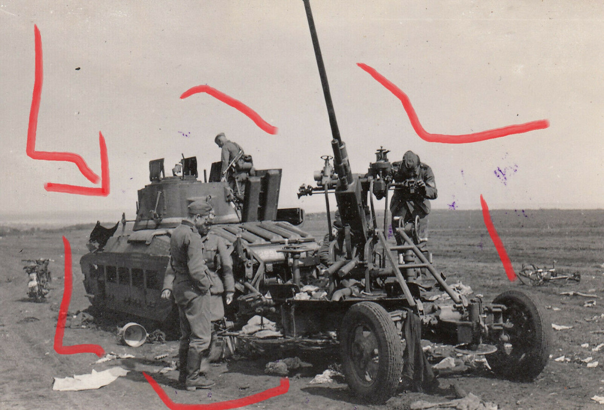 Foto WH Soldat US Britisher Beute Panzer Tank in Rußland Technik Flak