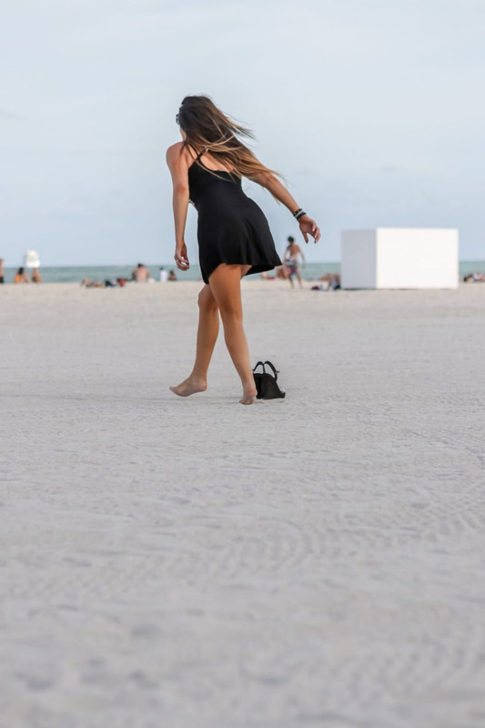 Claudia-Romani-Upskirt-STARS-com-4-1-9