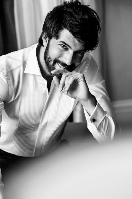 Engin Akyürek - L'Officiel Hommes Magazine Pictorial [Turkey] (April 2015) - FamousFix