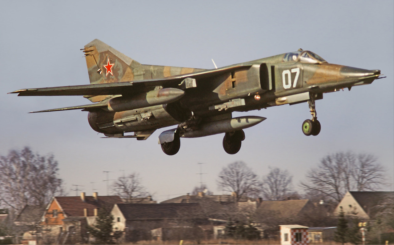 559 APIB Mig-27K 07 Blue_76802620128, Frühling 1993 (4)