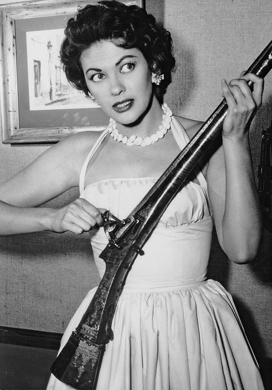Yvonne_De_Carlo_c33