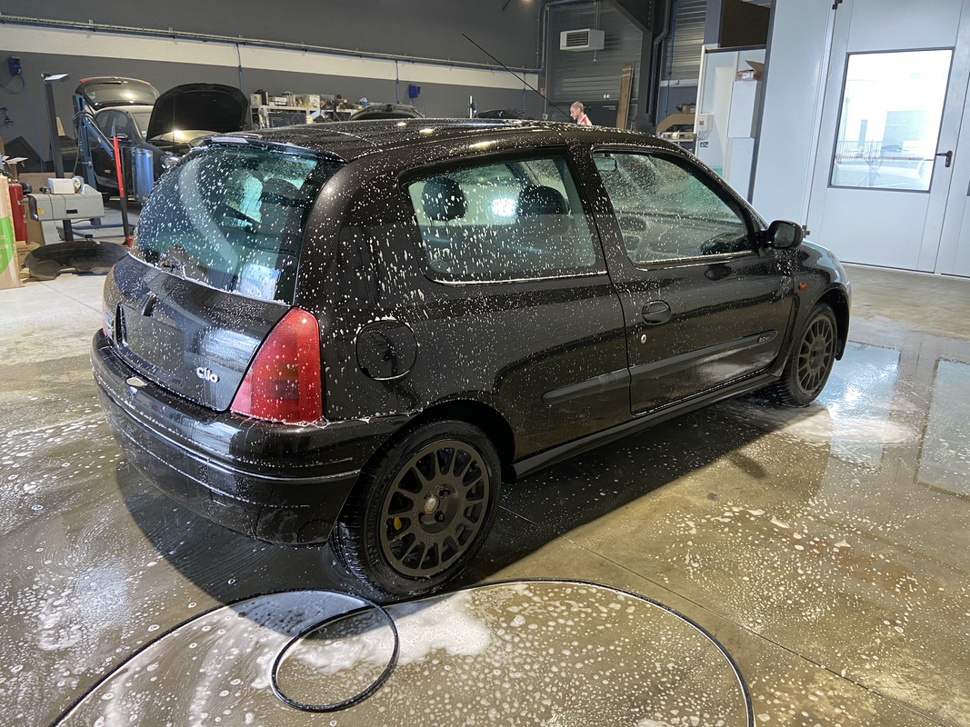 9697F7B4-E358-49B0-9FF1-A58EE0DA86E4