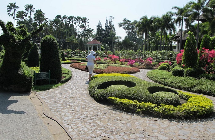 Nong Nooch Village, tempat wisata populer di Thailand.