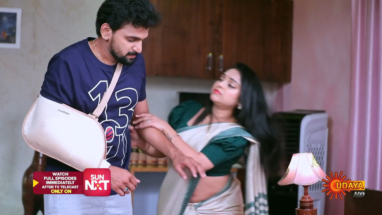 Dhanya Deepika Hot navel Slips ,Tummy with belly chain and round ass in saree.mp4_snapshot_01.46.747