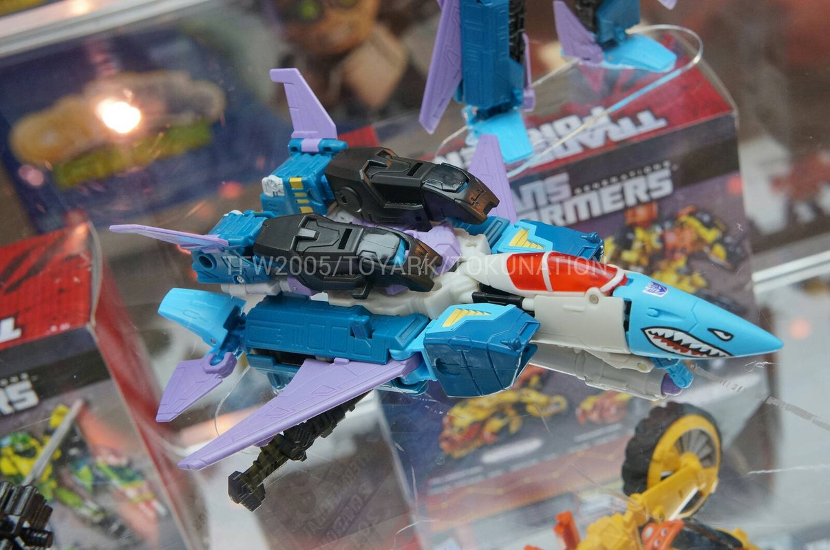 SDCC-2013-Transformers-Generations-022_137411043