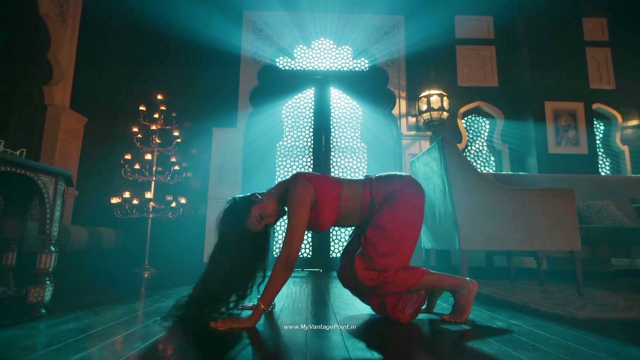 113Esha Gupta Hot in Aashram Web Series