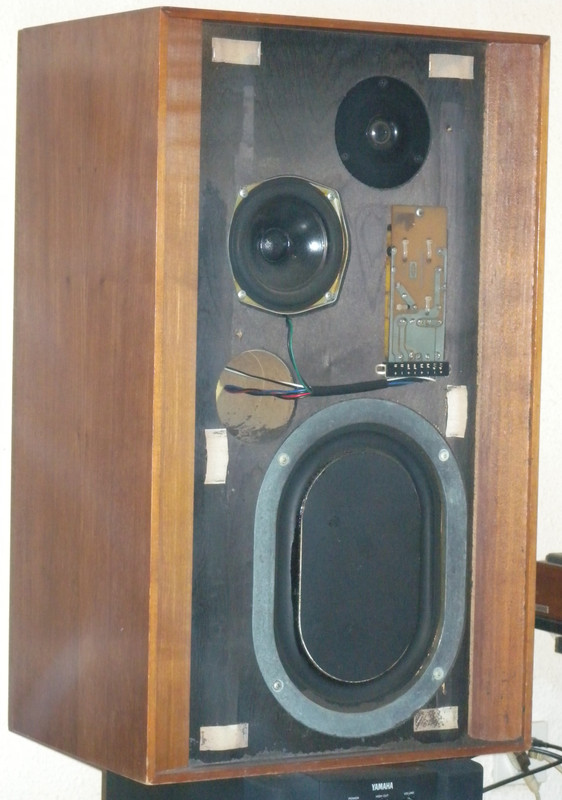 [Bild: KEF-front.jpg]