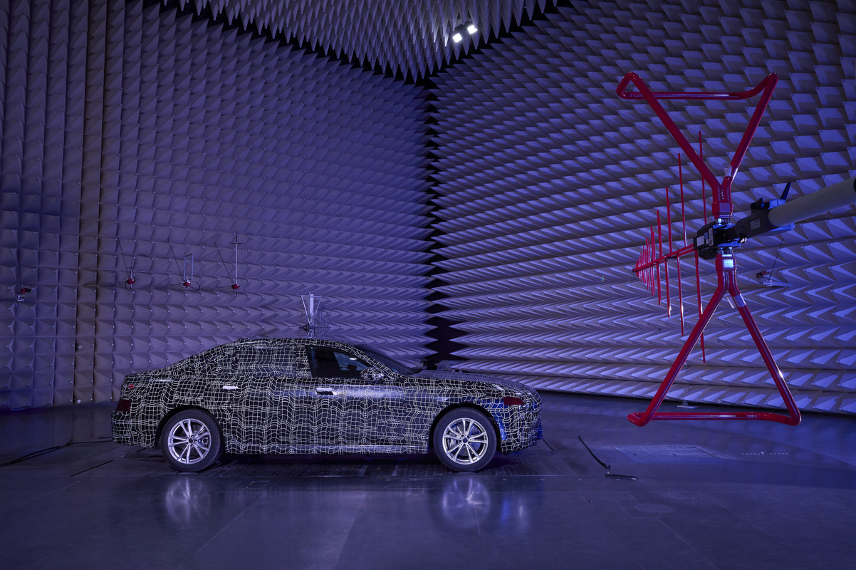 P90450167_highRes_the-first-ever-bmw-i