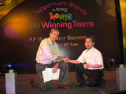 2010年4月2326戴同传英语普通话同声口译新加坡StRegis酒店特百惠老板合影