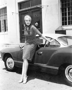 Julie-Newmar-mb46
