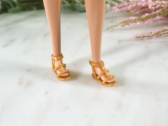 Why Flat-Footed Dolls
