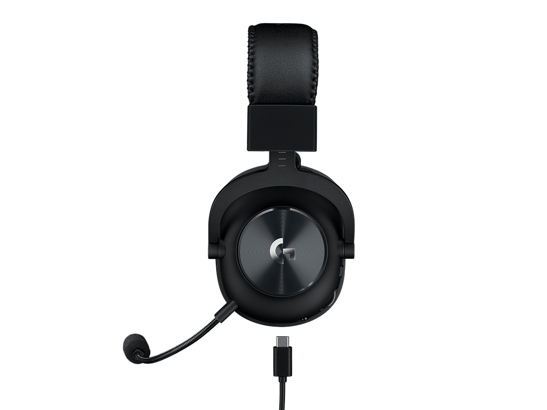 Un gamer profesional usando los audífonos Logitech G PRO X Wireless en una competencia.