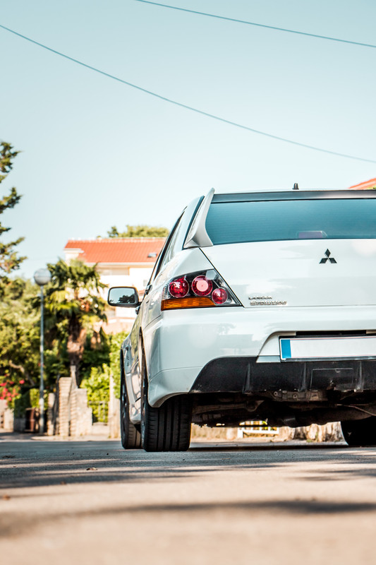 Modified Mitsubishi Lancer Evo 9 1